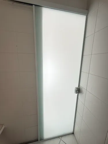 Porta de Correr Completa em Vidro Temperado Jateado