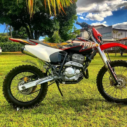 XRE 300 de trilha 
