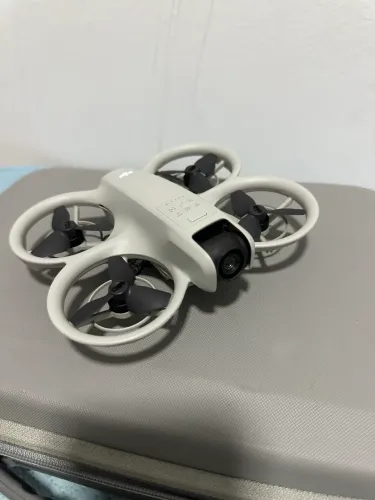 Drone Dji Neo com acessório de câmera