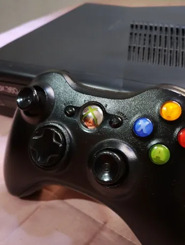 Xbox 360 com 1 controle ?