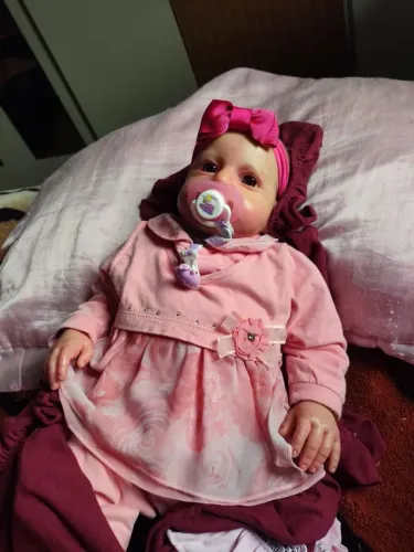 Vendo bebê reborn realista artesanal linda