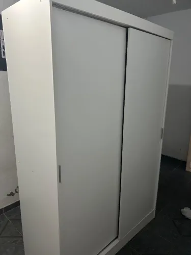 Guarda roupa branco porta de correr