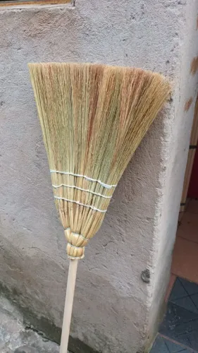 Vendo Vassoura Caipira
