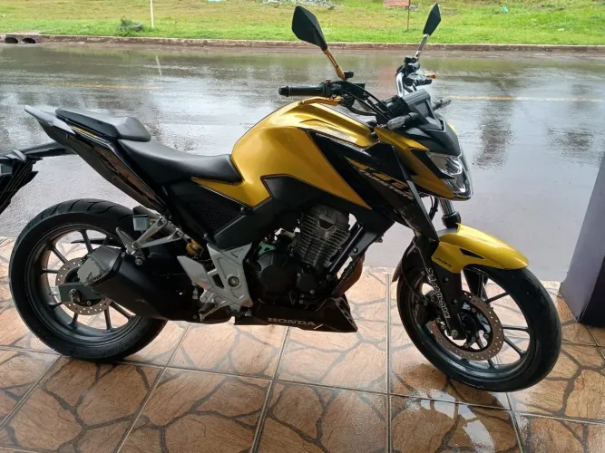 Motoboy Twister cb300f
