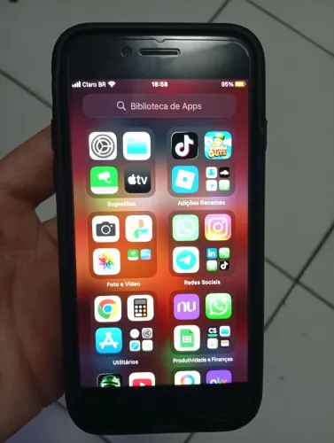 iPhone 8 64gb sem riscos, nem marcas.
