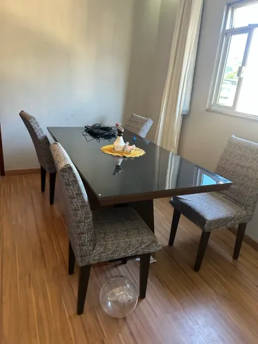 Mesa de jantar 4 cadeiras
