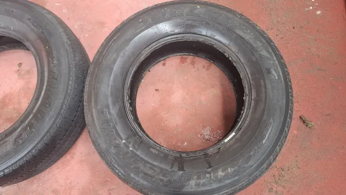 Vendo 02 Pneu Aro 16