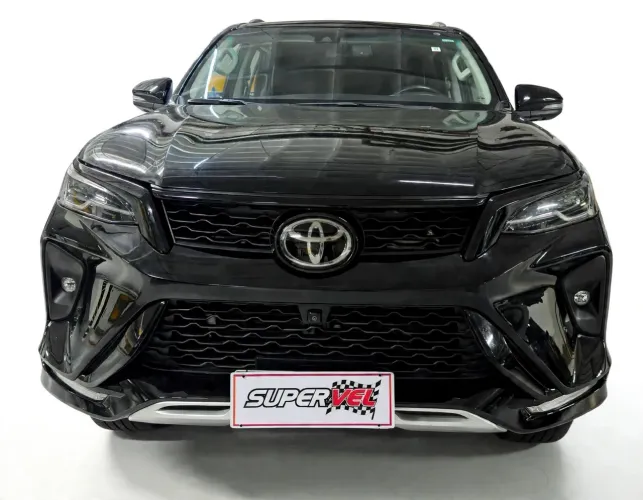Toyota Hilux SW4 SRX Plat. 4X4 2.8 TB Die. Aut. 2025