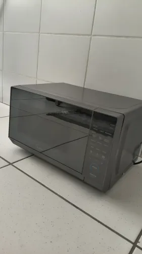 Microondas 20L Midea muito novo