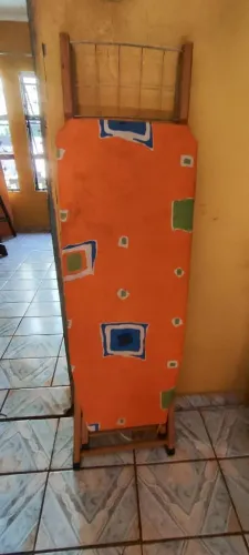 Tábua de passar roupa de madeira