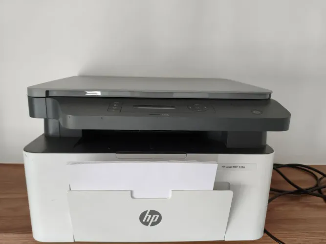Impressora HP lLaser Jet MFP135a