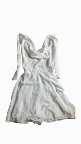 Vestido na cor branca, soltinho