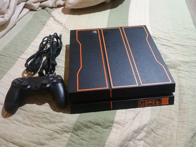 Ps4 feat 1tb edição especial call off duty Black ops 3, mais um controle paralelo e cabos.