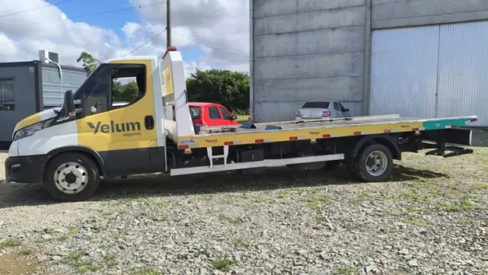 IVECO DAILY 65.170 2023 GUINCHO PLATAFORMA COM ASA DELTA