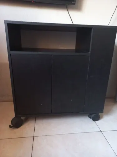 Armário 2 portas com rodas