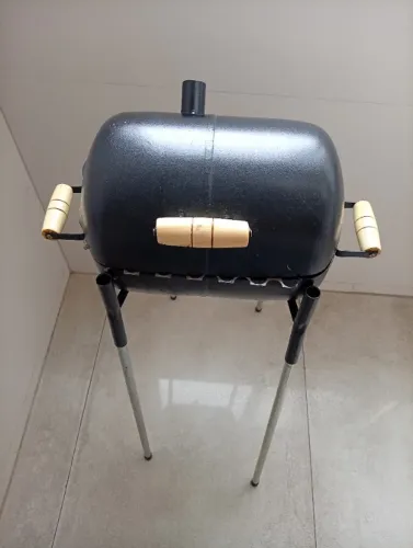 Churrasqueira portátil a bafo semi nova