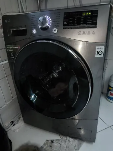 Lava e Seca LG Inverter Direct Drive de 10,2 kg para lavagem e 6 kg para secagem