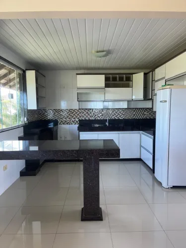 * Casa para aluguel com 2 quartos e vaga de garagem