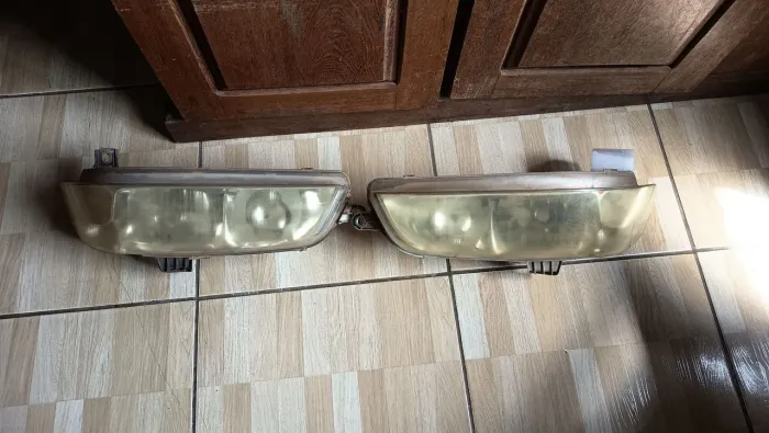 Vendo PAR de Faróis usado Original