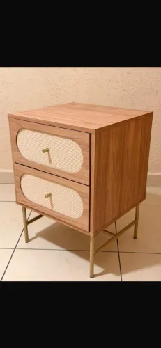 Vendo uma Mesa de Cabeceira 