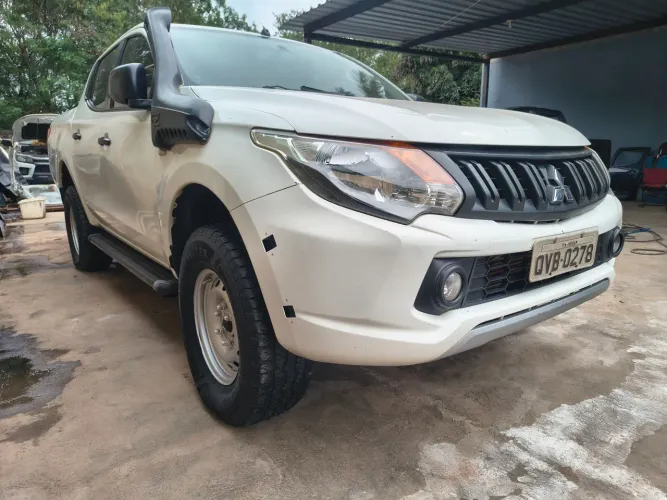 Mitsubishi L200 Triton Sport GLX 2.4 CD Diesel Mec. 2020