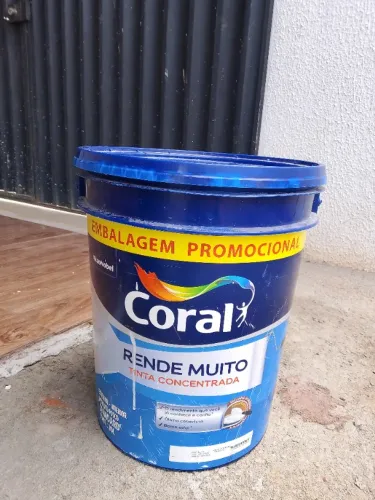 Vendo esse balde de tinta lacrada
