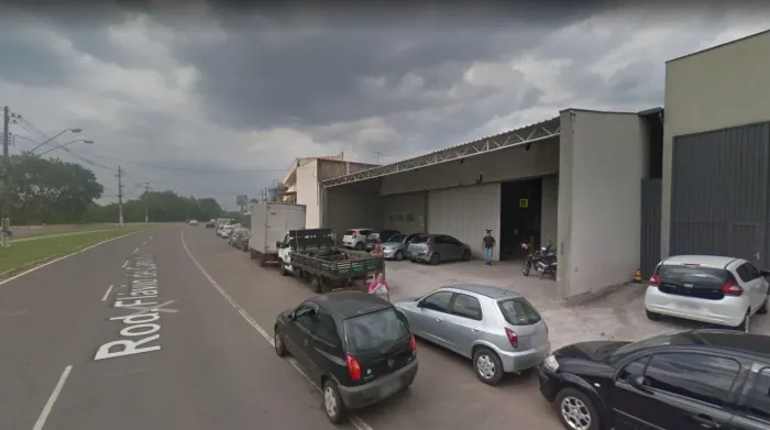 Comercial/Industrial de 650 metros quadrados no bairro Vila Santana