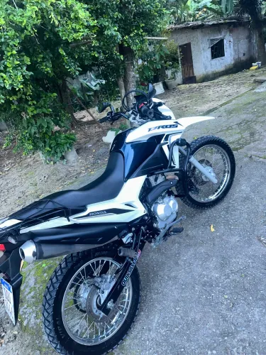 Moto revisada ,motor feito na Honda por causa dos km ,abaixo da tabela