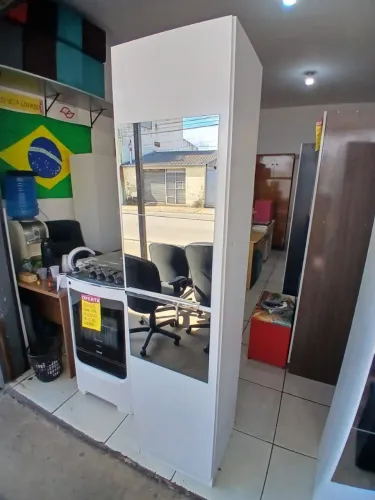Armário multiuso grande uma porta com espelho semi-novo conservado