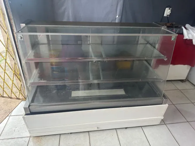 Balcão expositor de atendimento