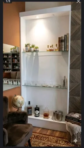 Armário Pequeno c/ duas prateleiras de vidro