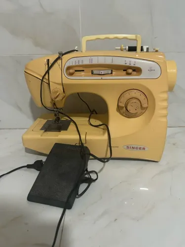 Máquina de costura Singer Carina