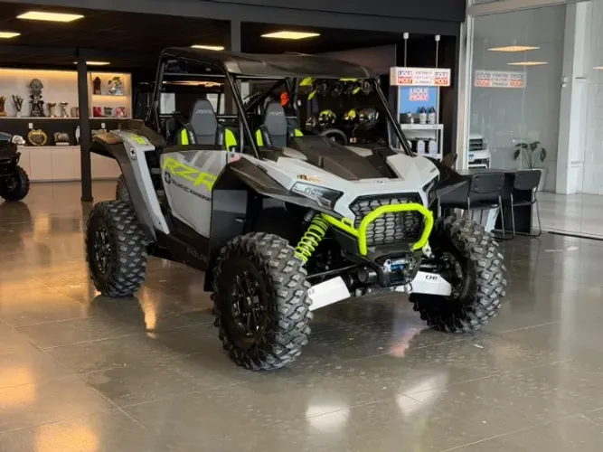 UTV Polaris RZR XP1000 Ultimate 4X4 2025