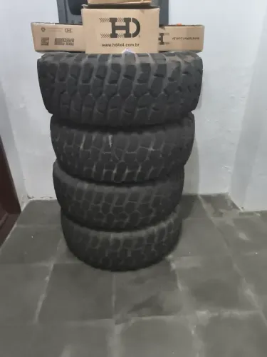 Venda de cinco pneus BFGOODRION MUD T/A