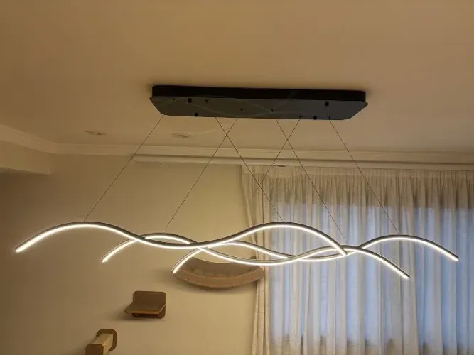 Lustre pendente LED ondas preto (luz morna)