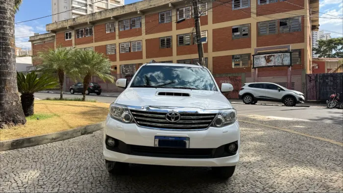 Toyota Hilux SW4 SRV D4-d 4X4 3.0 TDI Dies. AUT 2015