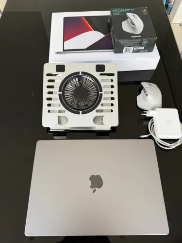 MacBook Pro Max