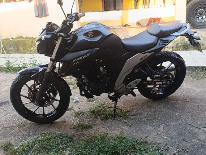 Fz 25 pantera negra 5600km