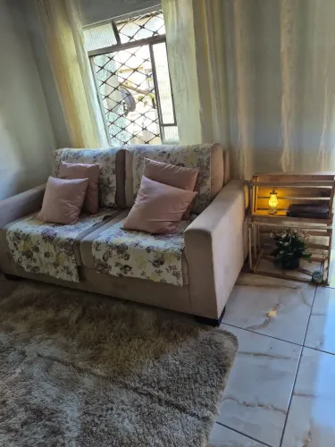 Vendo sofa rosa claro