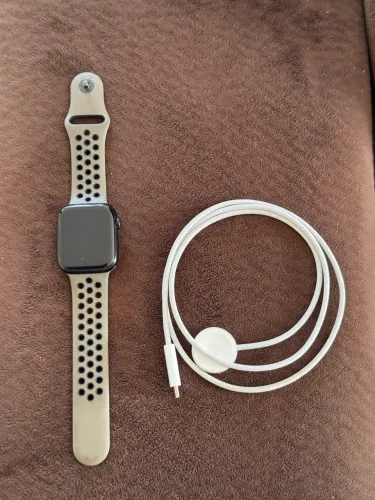 Apple Watch Series 8 - Funcionando Perfeitamente (com pequeno detalhe no vidro)