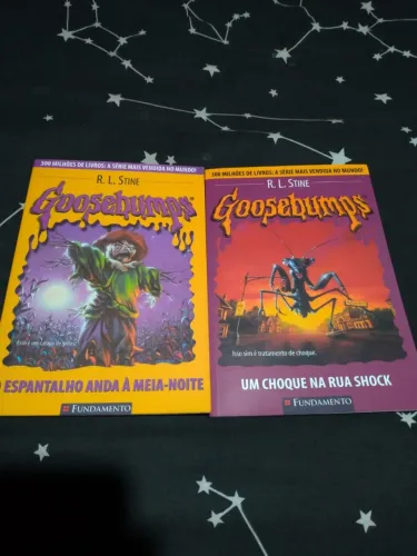 Livros Goosebumps Um choque na Rua Shock e O Espantalho anda à meia noite 