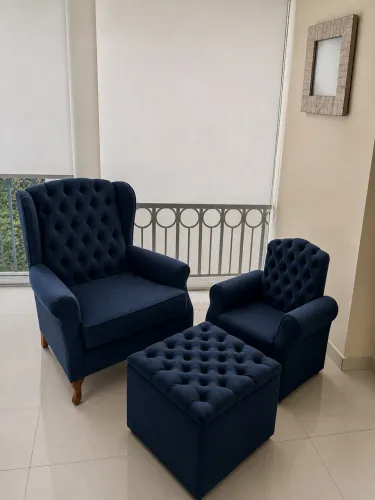 Poltrona, apoio de pé- baú e poltroninha. Oportunidade única!