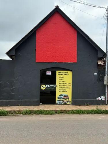 Aluga-se sala na Av Calama.