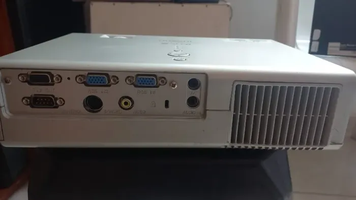 Projetor Hitachi cp-rs56, super conservado, vendo ou troco