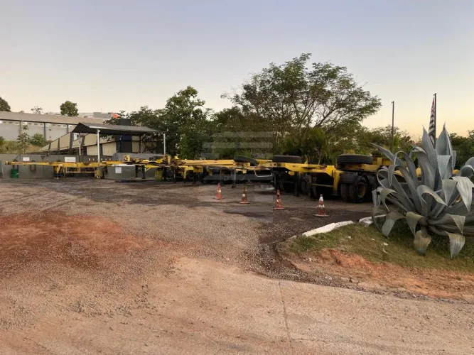 Galpão para venda com área administrativa - 8.800m² de terreno
