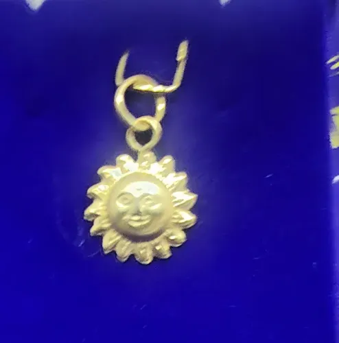 Pingente Sol Ouro 18 Kilates Peso 0.70 Gramas 12 mm único Lado