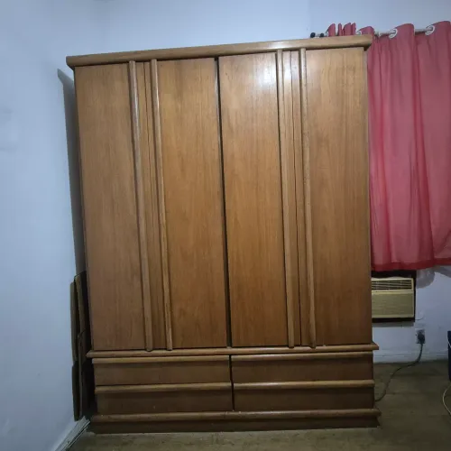 Guarda-Roupa Grande em Madeira (2,20m x 1,65m)