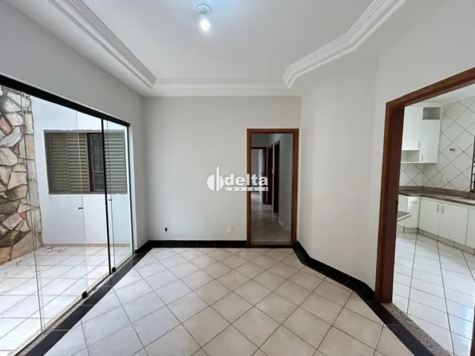 Casa disponível para locação no bairro Vigilato Pereira em Uberlândia-MG