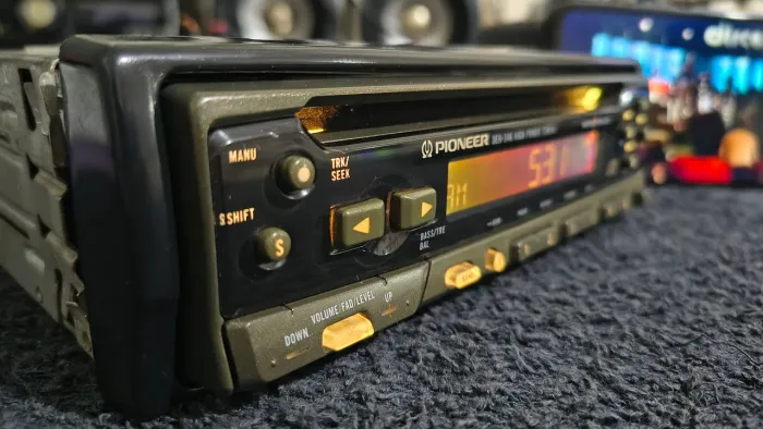Rádio Pioneer com Bluetooth no AM