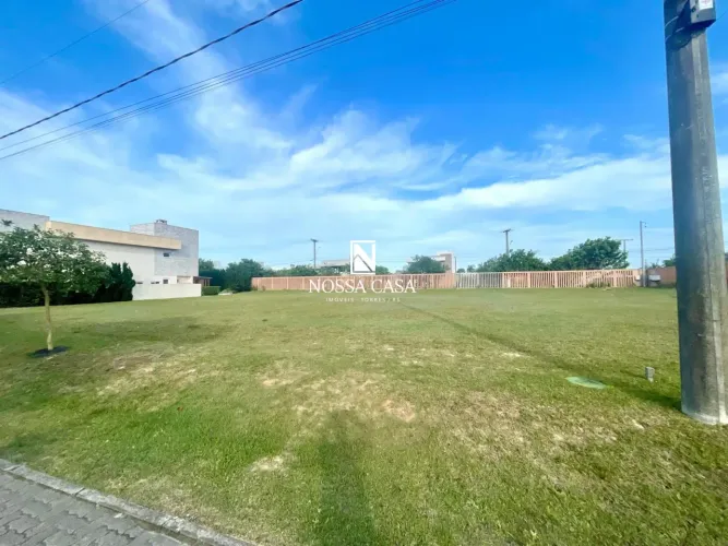Terreno de alto padrão no condomínio Ilhas Park na praia de Torres/RS.